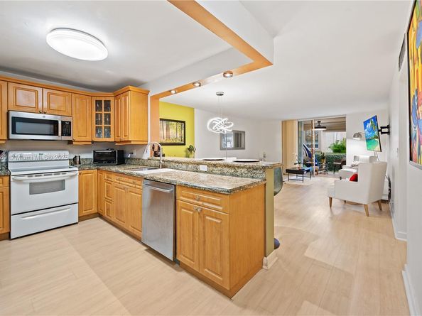 424 SE 10th St 104, Dania Beach FL 33004