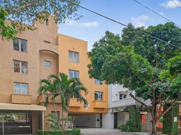 2630 SW 28th St 51, Miami FL 33133