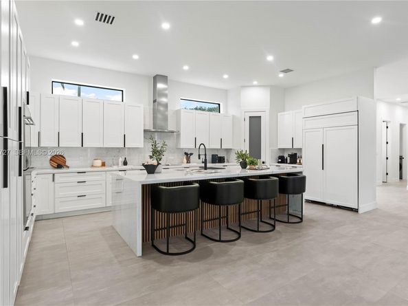 360 Holly Ln, Plantation FL 33317