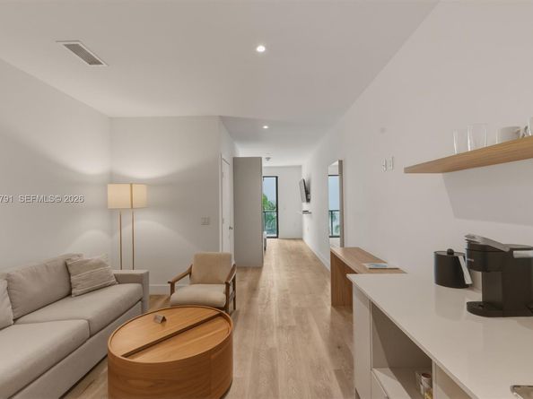 229 SW 9th St 502, Miami FL 33130