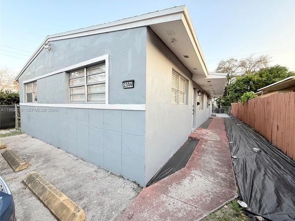 2306 Simms St, Hollywood FL 33020