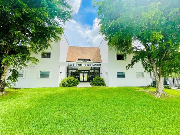 9520 SW 8th St 123, Miami FL 33174