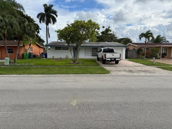 8600 NW 27th Pl, Sunrise FL 33322