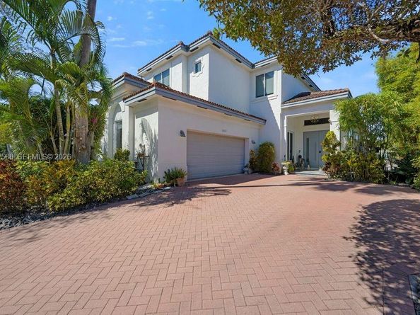 1615 NE 196th St, Miami FL 33179