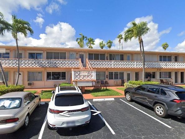 920 SW 11th Ave 9D, Hallandale Beach FL 33009