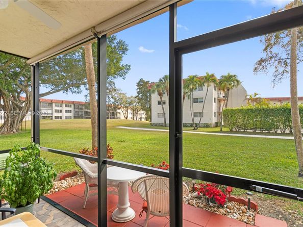 691 S Hollybrook Dr 26105, Pembroke Pines FL 33025