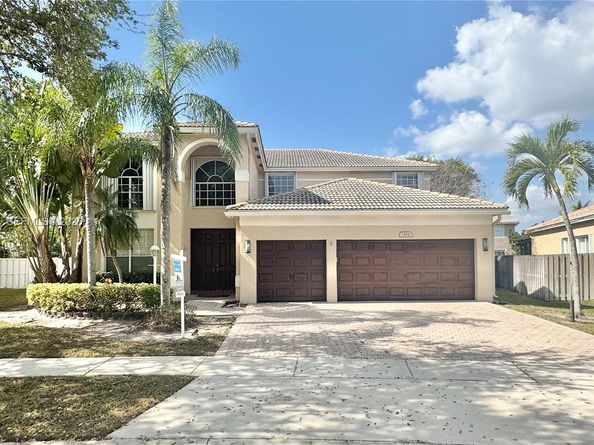 1104 NW 139th Ave, Pembroke Pines FL 33028