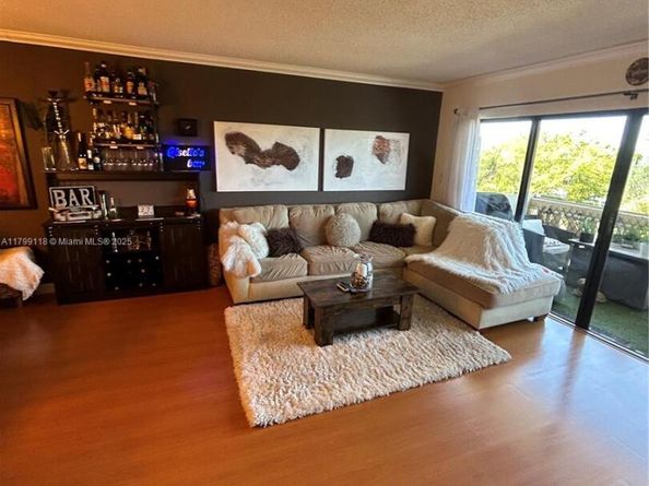 800 NE 195th St 409, Miami FL 33179