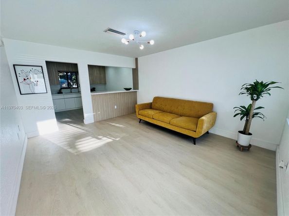 19133 NW 35th Ave, Miami Gardens FL 33056