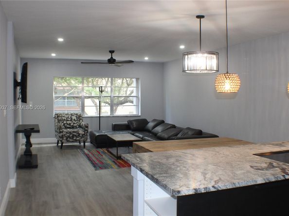 6731 Cypress Rd 205, Plantation FL 33317