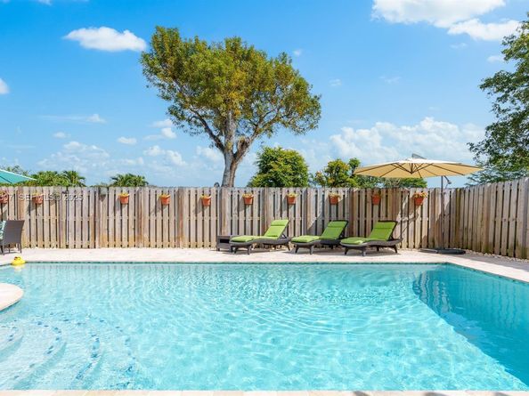 2900 NW 69th Ct, Fort Lauderdale FL 33309
