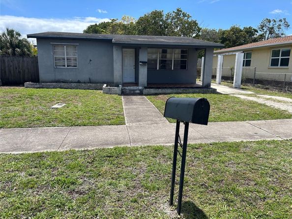 164 SW 2nd Ct, Deerfield Beach FL 33441