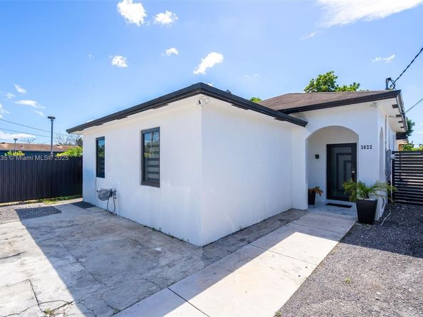 3022 NW 95th St, Miami FL 33147