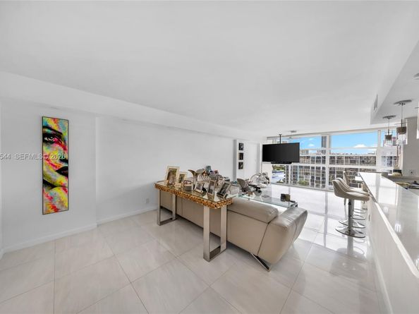 600 Parkview Dr 1114, Hallandale Beach FL 33009