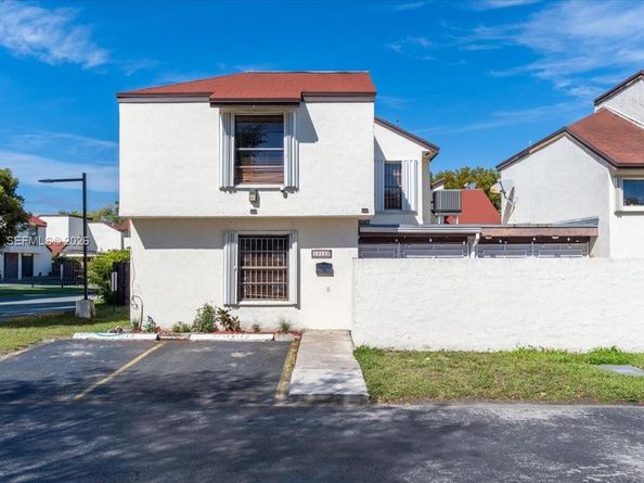 10133 NW 5th Ter 36, Miami FL 33172