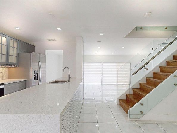 8212 NW 8th Pl 2, Plantation FL 33324