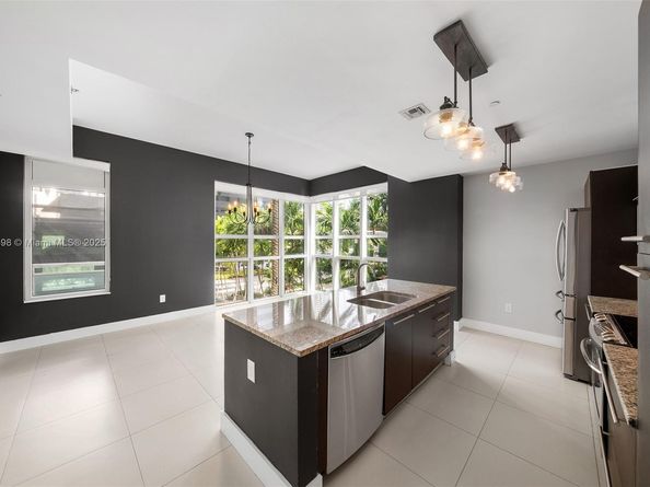 950 Brickell Bay Dr 200, Miami FL 33131