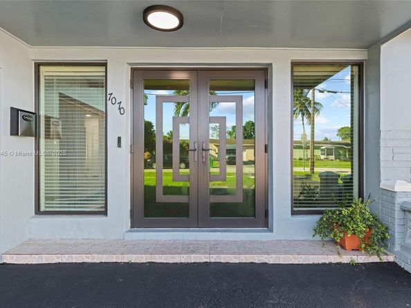 7070 NW 21st St, Sunrise FL 33313