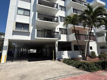 6937 Bay Dr