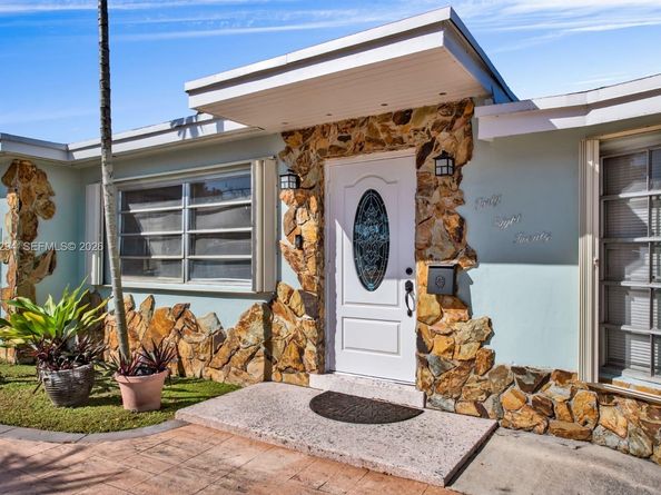 4820 SW 112th Ave, Miami FL 33165