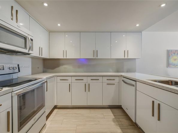 1901 Brickell Ave B413, Miami FL 33129