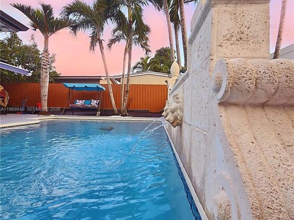 300 NW 77th Way, Pembroke Pines FL 33024