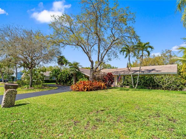 7521 SW 175th St, Palmetto Bay FL 33157