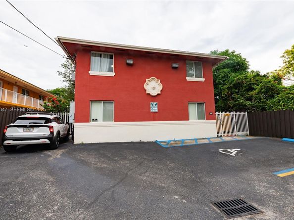 63 NW 17th Pl 6, Miami FL 33125