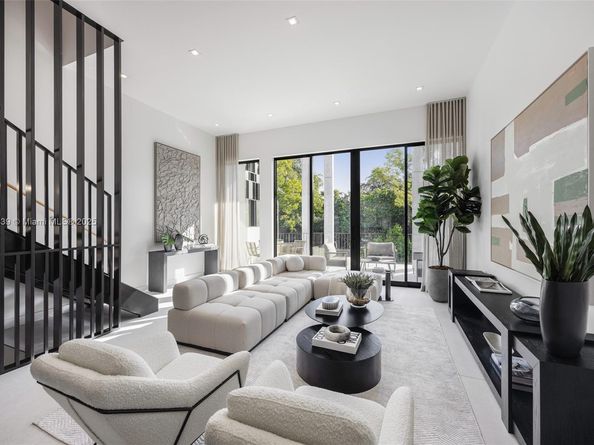 98 SW 28th Rd 1, Miami FL 33129