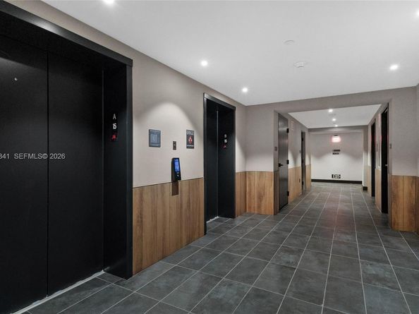 121 NE 5 St 1500, Miami FL 33132