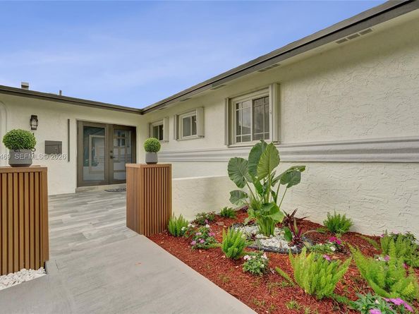 4861 NW 5th St, Plantation FL 33317