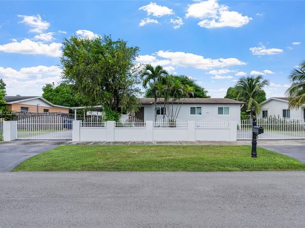 11831 SW 182nd Ter, Miami FL 33177