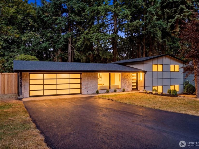 15709 76th Pl NE, Kenmore WA 98028