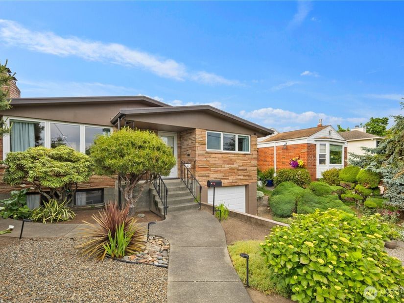 2422 W Lynn Street, Seattle WA 98199