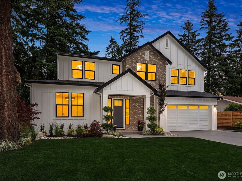 816 165th Avenue NE, Bellevue WA 98008