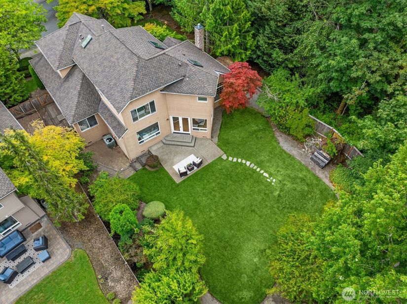 24416 SE 4th Place, Sammamish WA 98074