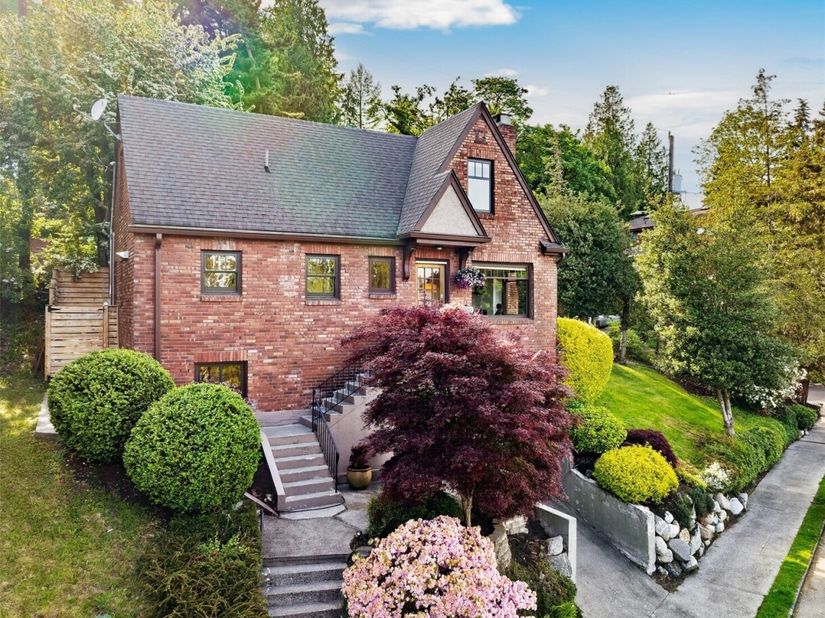 5505 Seward Park Avenue S, Seattle WA 98118