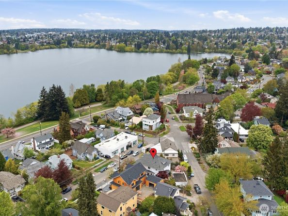 6238 Woodlawn Avenue N, Seattle WA 98103