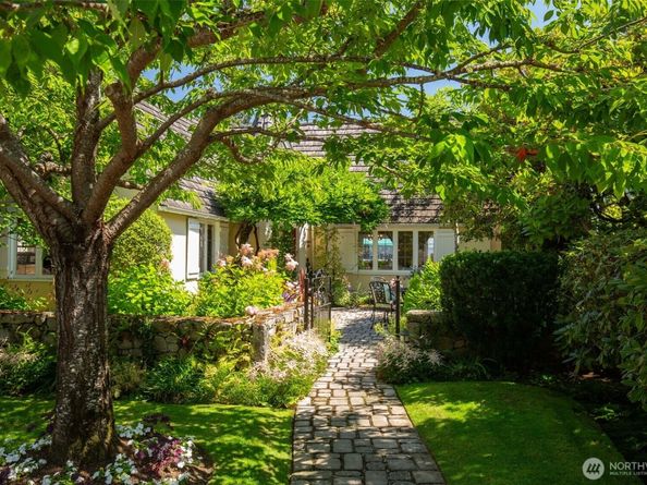 3824 48th Avenue NE, Seattle WA 98105