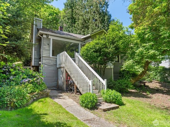 9059 Carkeek Drive S, Seattle WA 98118