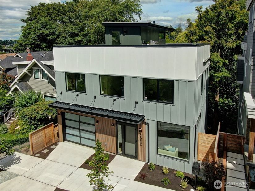 2622 Mayfair Avenue N, Seattle WA 98109