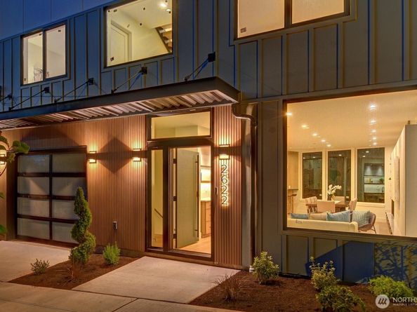 2622 Mayfair Avenue N, Seattle WA 98109