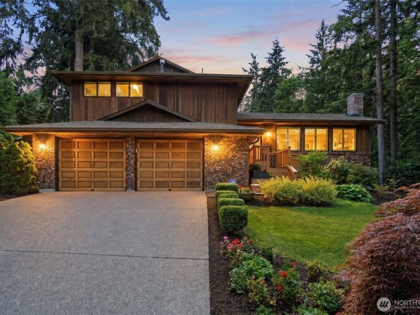 1526 S Lake Stickney Drive, Lynnwood WA 98087