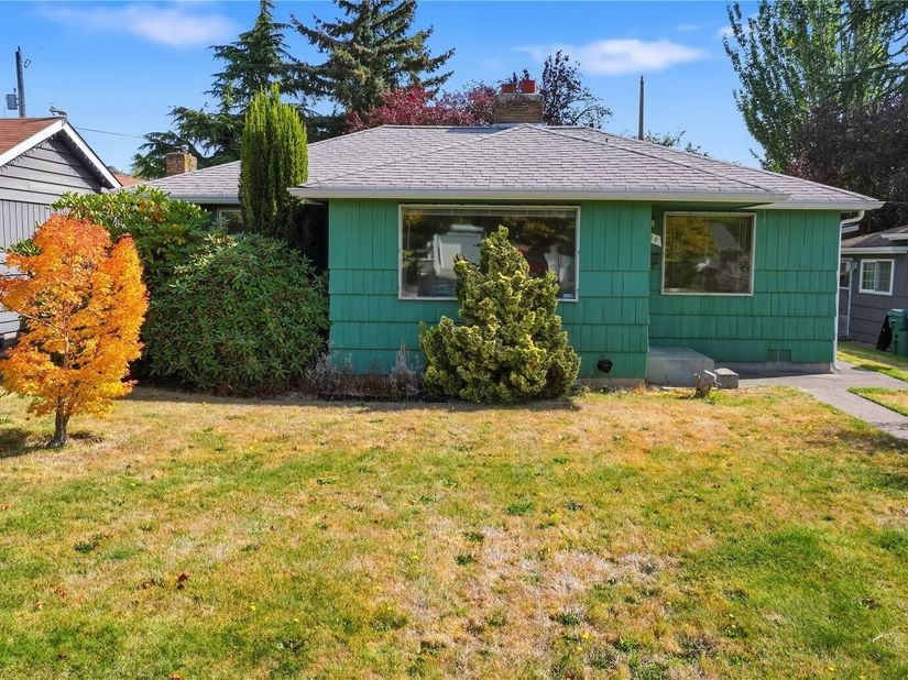 9216 30th Avenue SW, Seattle WA 98126