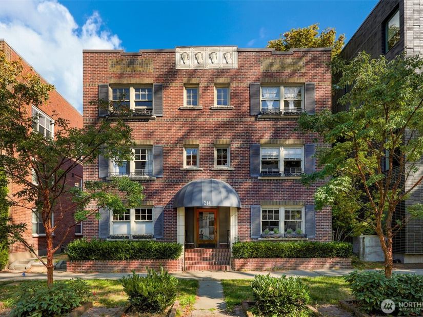 214 16th Avenue E 102, Seattle WA 98112