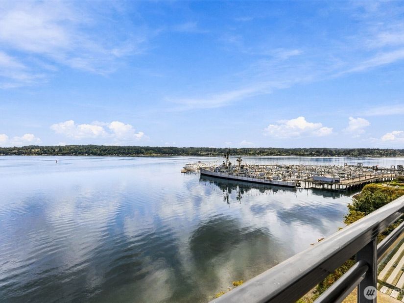 400 Washington Avenue 303, Bremerton WA 98337