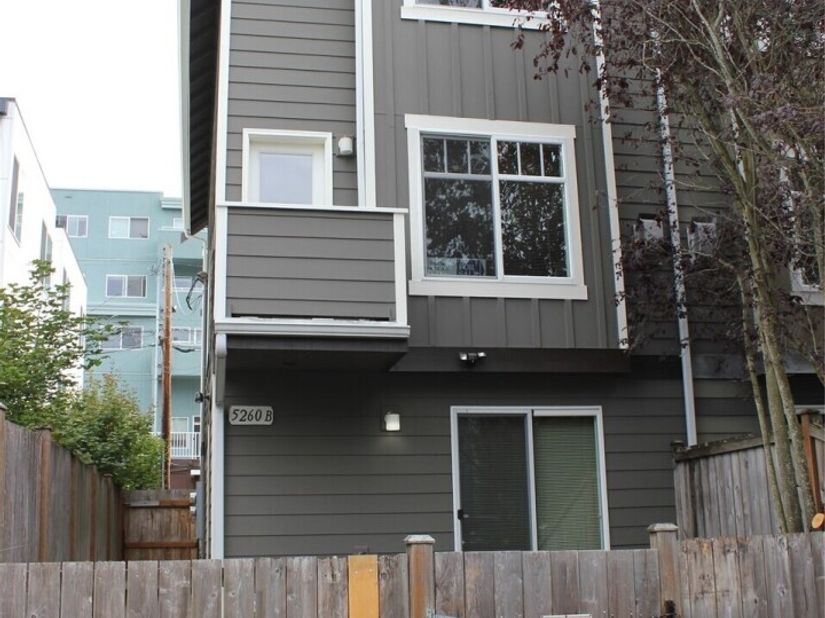 5260 Brooklyn Avenue NE B, Seattle WA 98105
