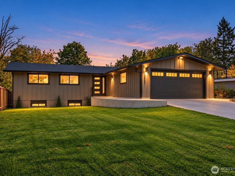 19908 47th Avenue NE, Lake Forest Park WA 98155