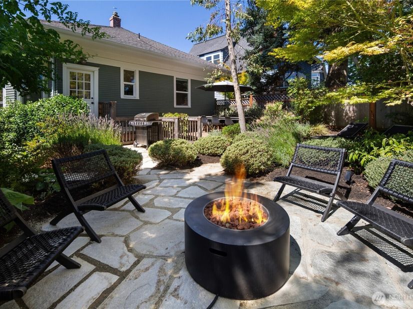 716 32nd Avenue, Seattle WA 98122