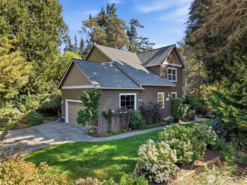 506 Azalea Avenue NE, Bainbridge Island WA 98110
